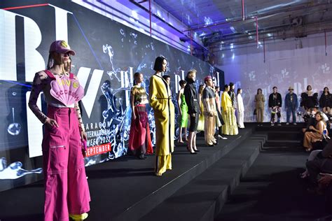 Bangkok Fashion Week 2023: Eine farbenfrohe Explosion thailändischer Kreativität und Innovation