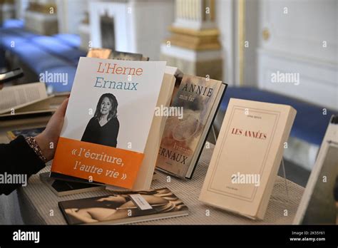 Die Verleihung des Nobelpreises für Literatur an Annie Ernaux: Ein Triumph für die Autobiographie und eine kritische Auseinandersetzung mit der französischen Gesellschaft