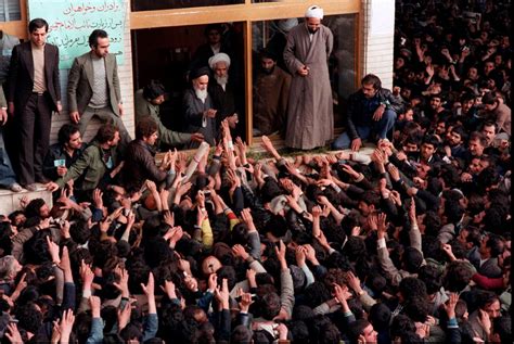 Die Islamische Revolution von 1979: Eine Analyse der politischen und gesellschaftlichen Umwälzungen durch den Fokus auf die Rolle von Ayatollah Ruhollah Khomeini